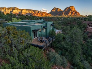 Outdoor dining - Palisades Sanctuary, Heated Saltwater Pool & Spa, Panoramic Views, Large Decks (Sedona)