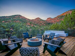 Terrace/patio - Palisades Sanctuary, Heated Saltwater Pool & Spa, Panoramic Views, Large Decks (Sedona)