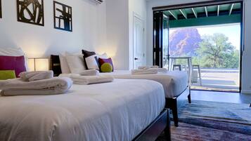 5 bedrooms, desk, iron/ironing board, travel cot