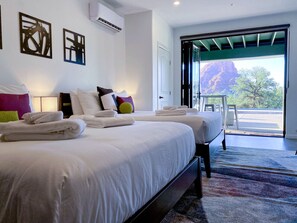 5 عدّة غرف نوم ومكتب ومكواة/لوح كي وسرير سفر