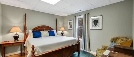 4 bedrooms, iron/ironing board, WiFi, bed sheets