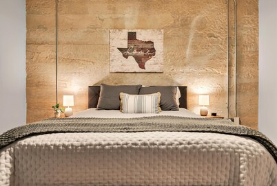 Bear Den- Waco/Baylor/Magnolia