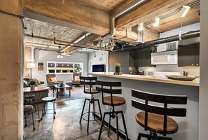 Interior - Bear Den- Waco/Baylor/Magnolia (Waco)