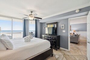 3 bedrooms, iron/ironing board, WiFi, bed sheets - Oceanfront condo with full balcony - 2 blocks to shops & restaurants - COV 120! (Folly Beach)