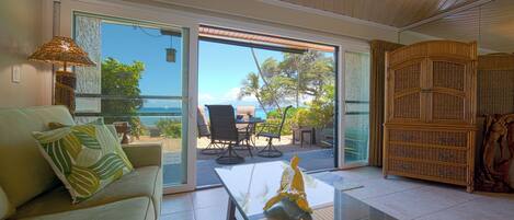 スマートテレビ、DVD プレーヤー、書庫