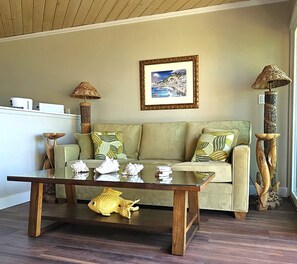 Smart-TV, DVD-spiller og bøker