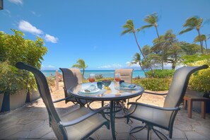 Outdoor dining - Paradise in West Maui! (Lahaina)
