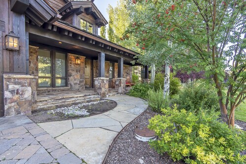 Stunning Luxury Home With Incredible Views