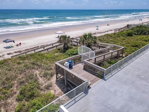 On the beach - Beachfront Seascape Towers 226  / Ocean view balcony / Balconies Overlooking Pool (New Smyrna Beach)