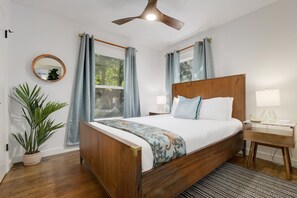 3 bedrooms, desk, iron/ironing board, WiFi