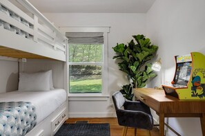 3 Schlafzimmer, Schreibtisch, Bügeleisen/Bügelbrett, WLAN