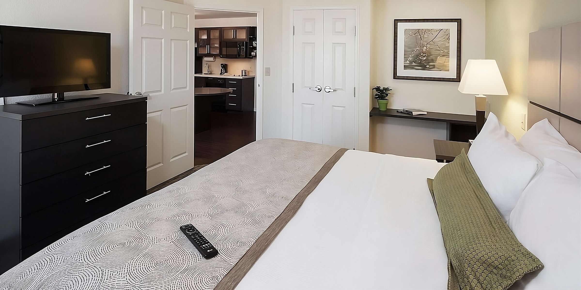 Vacation Day Is Always A Great Idea! Enjoy Convenient Room with Kitchen!