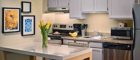 Fridge, microwave, stovetop, dishwasher