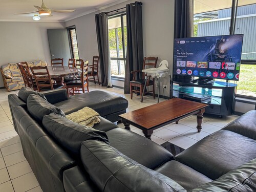 5 BdR House Orchid Beach  Fraser Island - sleeps 16 - bring the boats! Full Wifi