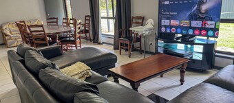 5 BdR House Orchid Beach  Fraser Island - sleeps 16 - bring the boats! Full Wifi