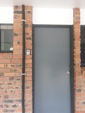 Exterior detail - 5 BdR House Orchid Beach  Fraser Island - sleeps 16 - bring the boats! Full Wifi (Orchid Beach)