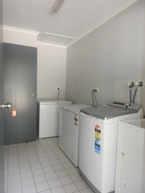 Interior - 5 BdR House Orchid Beach  Fraser Island - sleeps 16 - bring the boats! Full Wifi (Orchid Beach)