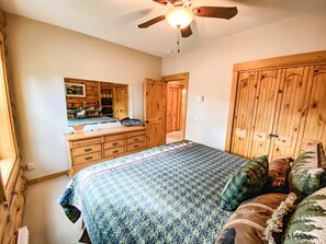 3 bedrooms, iron/ironing board, free WiFi, bed sheets - New! Secluded Log Cabin with Views & Hot Tub, Foosball, Wood Stove - Heavenly Homestead (Fairplay)