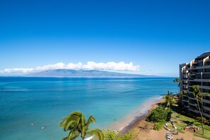 On the beach - Quam Properties: Sands of Kahana 264 ~ 2BD Spacious Design with Stunning Ocean Views (Lahaina)