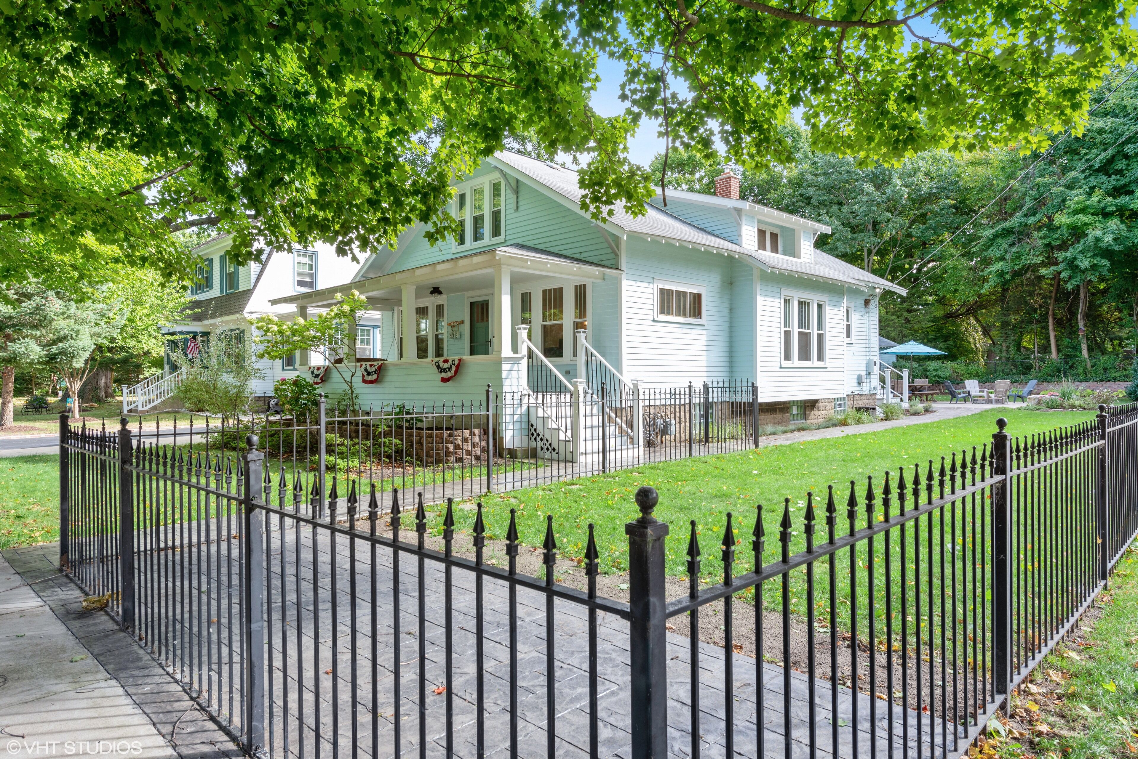 Cozy Beach Cottage in Downtown South Haven