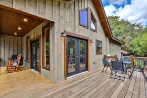 Outdoor dining - Bear Lake Retreat | Cherry Log, GA (Blue Ridge)