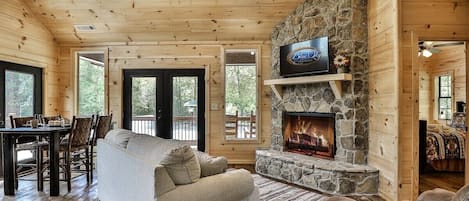 Smart TV, fireplace