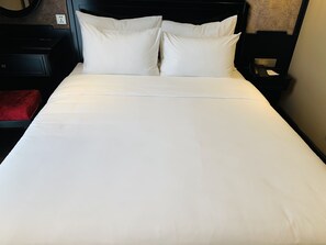 Deluxe Double Room, Non Smoking | Living area