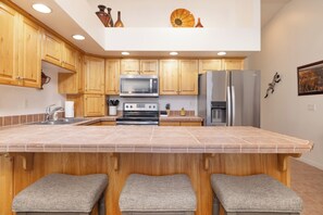 Fridge, microwave, oven, stovetop - Las Palmas All Inclusive Resort | Overlooks Main Pool Area | Top Floor Views | #1638 (Saint George)