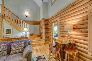 Interior - Hideaway Homestead - Private 3BR home between Boone/ Banner Elk! Pet friendly, excellent location! (Banner Elk)