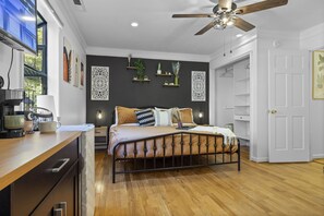 1 bedroom, desk, iron/ironing board, free WiFi - Private Room 1bedroom/bathroom suite W/ private porch, firepit, Hot tub & Pool!  (Asheville)