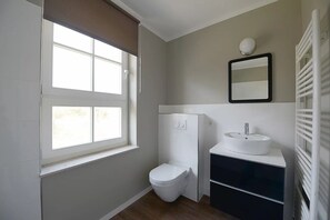 Unclassified image, 3 of 11, button