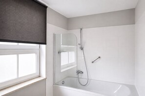 Douche, sèche-cheveux