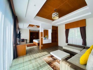Comfort Villa, 4 Bedrooms | Living area