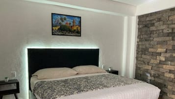 Rideaux occultants, fer et planche à repasser, Wi-Fi gratuit