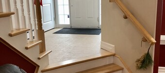 Lovely Private Bedroom. Close to all amenities