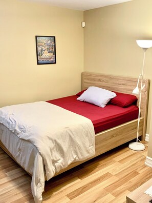 1 bedroom, desk, iron/ironing board, free WiFi - Lovely Private Bedroom. Close to all amenities (Dartmouth)