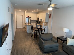 Living area - Spacious Luxury Apt-Home-Great Location 1BR/1BA (Kissimmee)