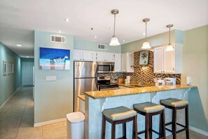 Fridge, microwave, oven, stovetop - Crystal Sands 106B (Destin)