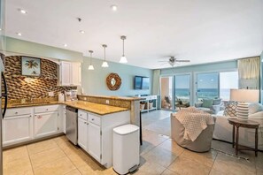 Fridge, microwave, oven, stovetop - Crystal Sands 106B (Destin)