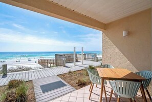 Outdoor dining - Your Oceanfront Escape in Destin- Crystal Sands 106B (Destin)