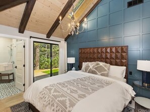 4 bedrooms, desk, iron/ironing board, free WiFi