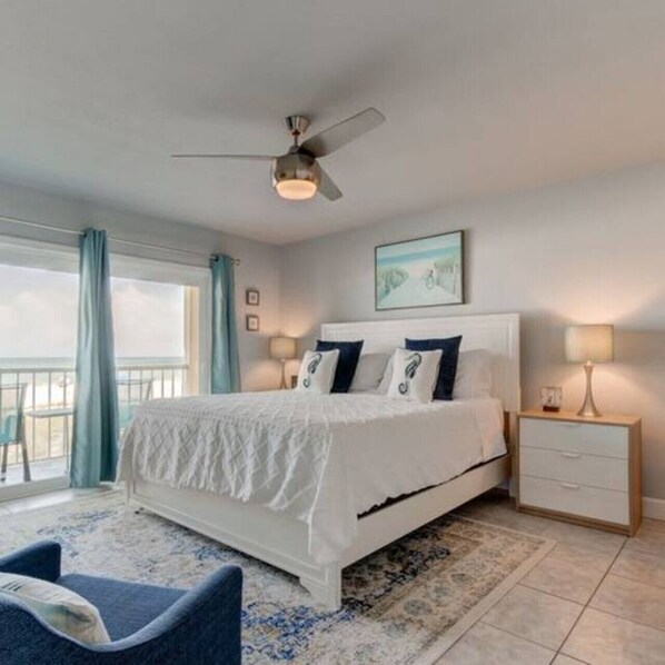 2 chambres, bureau, fer et planche à repasser, lit de bébé portatif