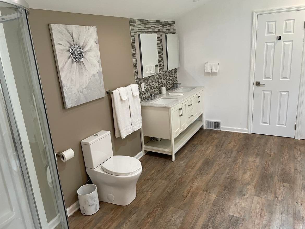 Douche, serviettes fournies, savon, papier toilette