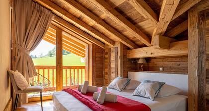 Chalet 5 étoiles avec piscine d'été et home cinéma