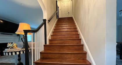 Spacious 2900 SQ Feet House In Ginter Park, 10 min to Everywhere