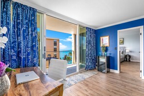 Interior - Beautifully 2-BR Oceanfront Condo with A/C (Lahaina)