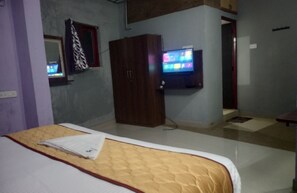 Standard Double Room | Living area - Skyry hotels Iyyappathangal (Chennai)