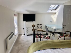 Studio | 1 bedroom, desk - The Mews - 1BR Studio in Jericho Near City Centre (Oxford)