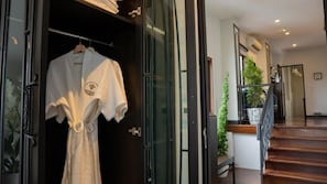 Wardrobe - BAAN125 STAY (Phuket)