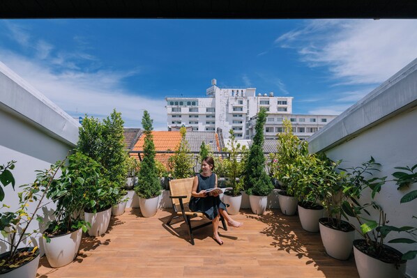 Individually decorated, individually furnished, desk, laptop workspace - BAAN125 STAY (Phuket)